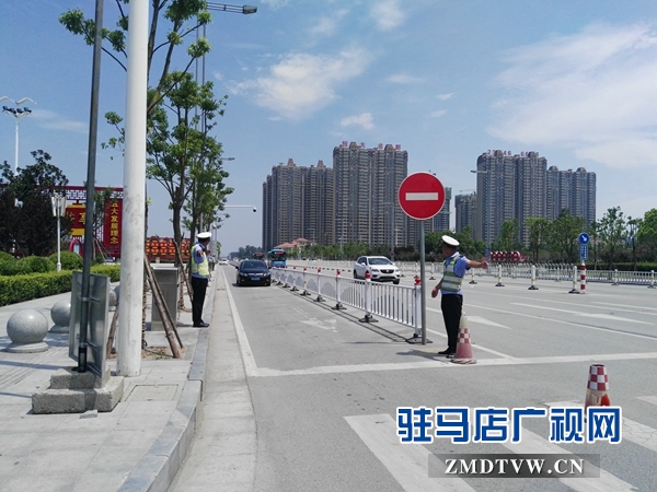 驻马店：高温下的魅力“警”色