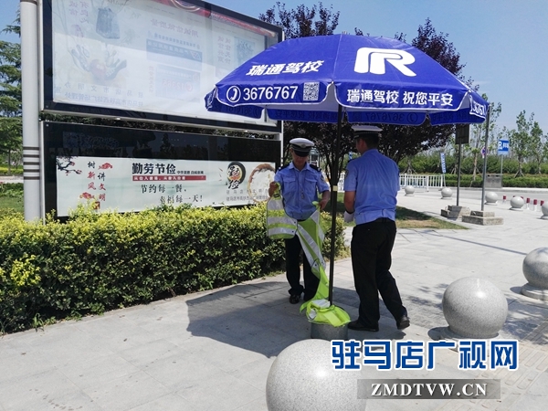 驻马店：高温下的魅力“警”色