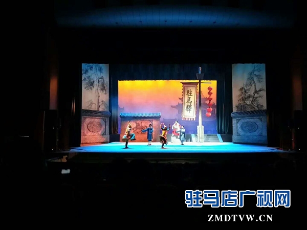 第八届黄河戏剧节在樊粹庭故里驻马店拉开帷幕 首演剧目《皇家驿站》