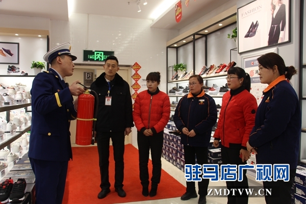 驻马店市消防指战员守望春节保平安