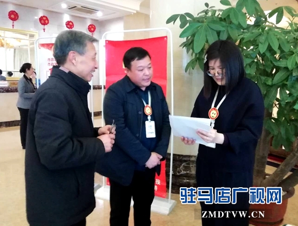 出席驻马店市政协四届三次会议的委员陆续报到