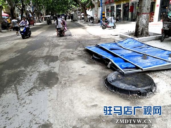 风光路拆除围挡后路面依旧坑洼 市民期盼再修复
