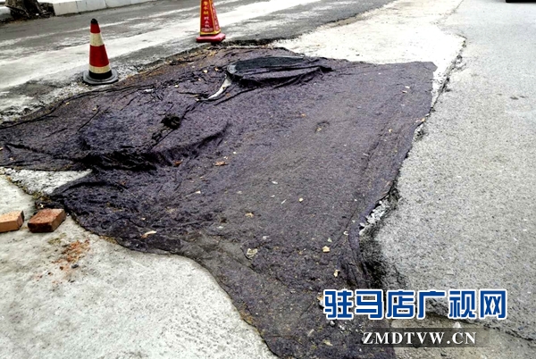 风光路拆除围挡后路面依旧坑洼 市民期盼再修复