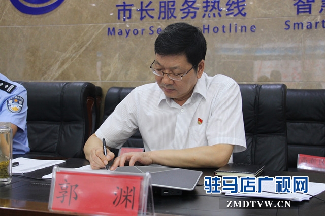 郭渊现场接听市民来电   安全出行成反映热点