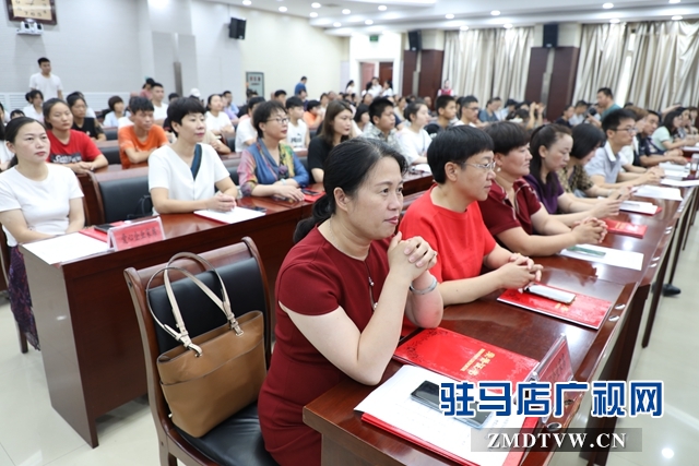 驻马店市举行2019年扶困助学金发放仪式暨爱心企业表彰会
