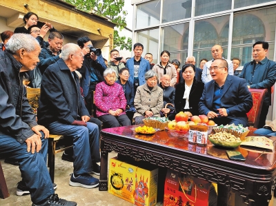 我愿为这片土地倾注全部感情——“人民英雄”张定宇回乡记