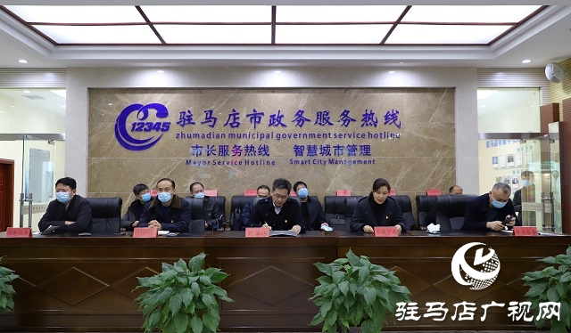 市政府副秘书长刘华伟现场接听“12345”热线