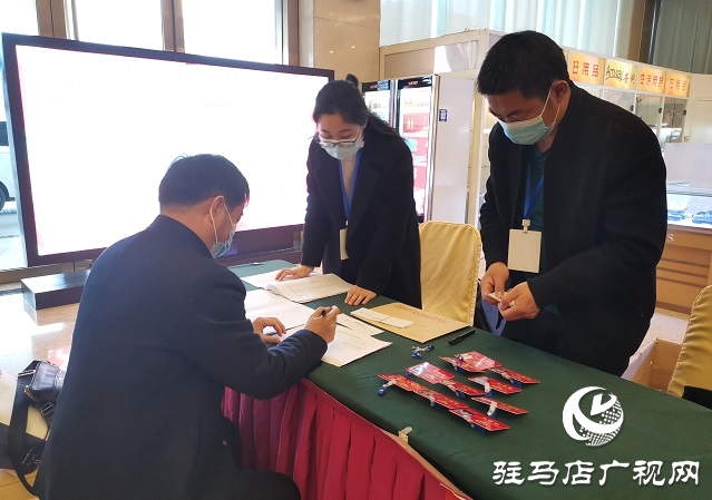 怀揣良策 肩负使命！出席市政协四届六次会议的委员们陆续报到