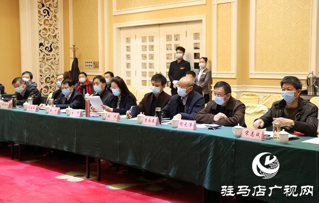 市政协四届六次会议召开召集人会议