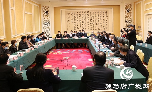 市政协四届六次会议召开召集人会议