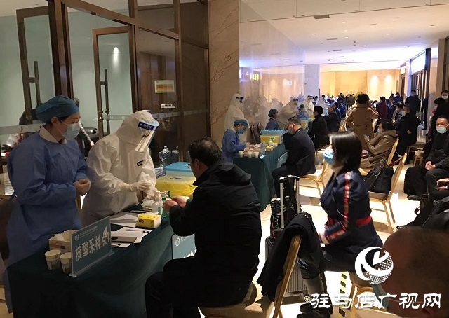  人大代表按时报到 建言献策为民发声