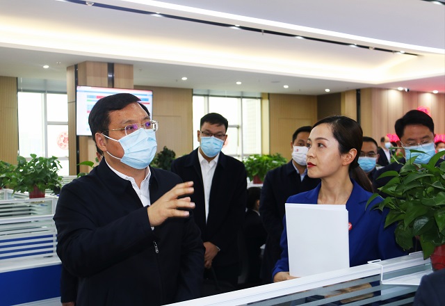 市长李跃勇现场接听驻马店市12345政务服务便民热线——立行立办 解决好群众急难愁盼问题 民生为重 让热线更有温度更有力度