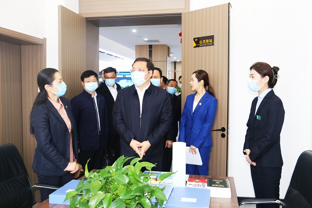 市长李跃勇现场接听驻马店市12345政务服务便民热线——立行立办 解决好群众急难愁盼问题 民生为重 让热线更有温度更有力度