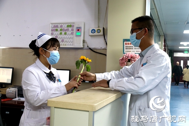 暖心！ 家属为护士送上节日祝福